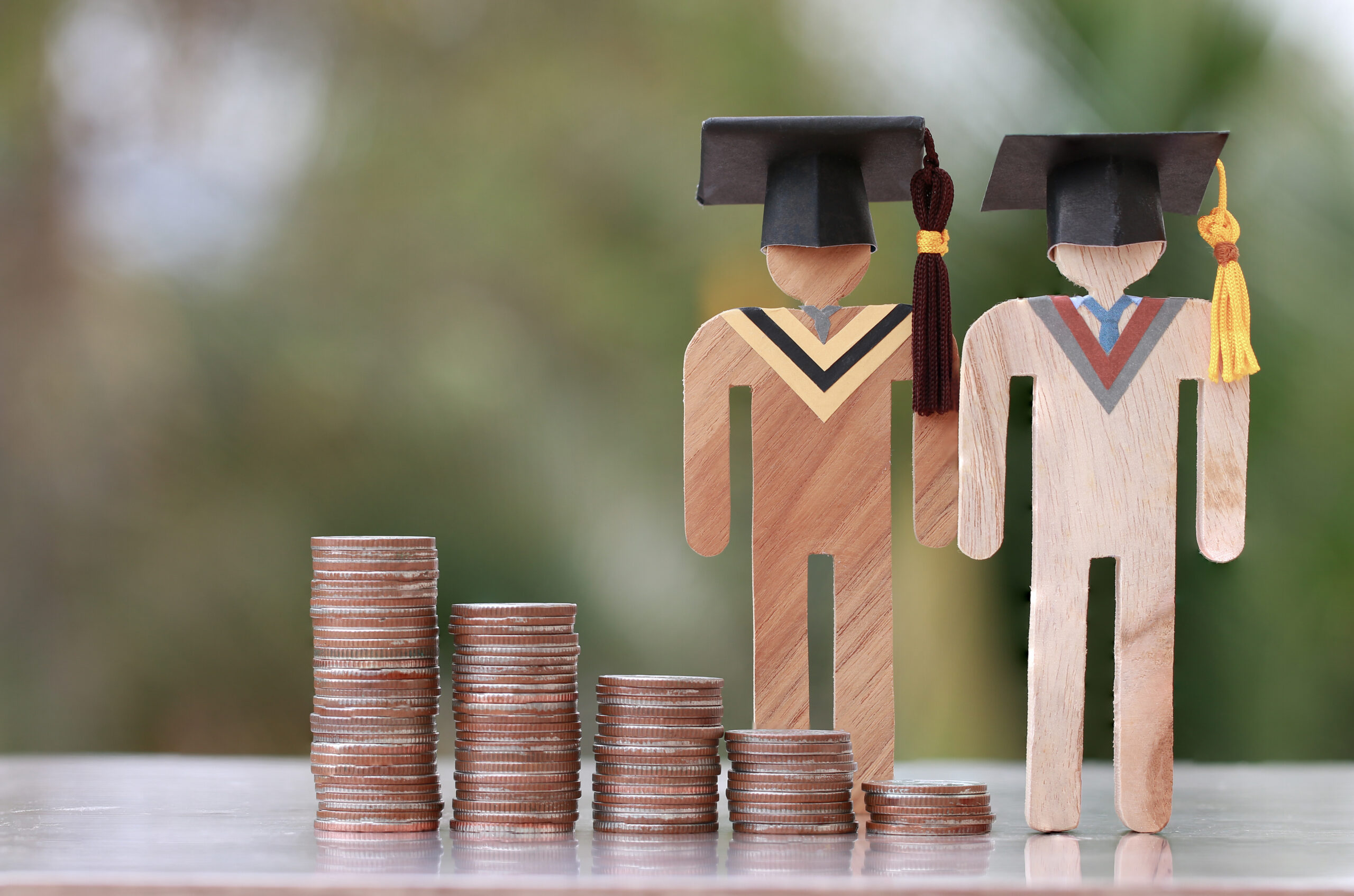 奨学金返済支援制度を導入しました！